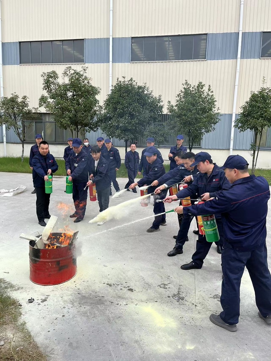 三磊玻纤拉丝车间消防知识培训及生产安全消防综合应急演练